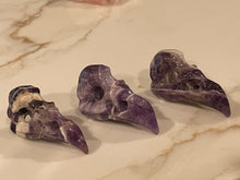 Load image into Gallery viewer, Raven Skulls 1.5&quot;
