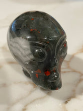 Load image into Gallery viewer, Crystal Alien Heads (2&quot;)
