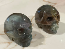 Load image into Gallery viewer, Crystal Skulls (2&quot;)
