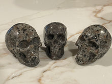 Load image into Gallery viewer, Crystal Skulls (2&quot;)
