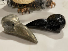 Load image into Gallery viewer, Raven Skulls 3&quot;
