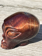 Load image into Gallery viewer, Crystal Alien Heads (2&quot;)
